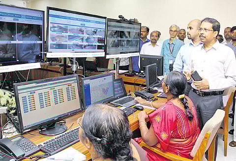 நாடாளுமன்றம் - சட்டமன்ற இடைத்தேர்தல் தமிழகத்தில் பிரசாரம் ஓய்ந்தது வாக்குப்பதிவு ஏற்பாடுகள் தீவிரம் மாநிலம் முழுவதும் பலத்த பாதுகாப்பு