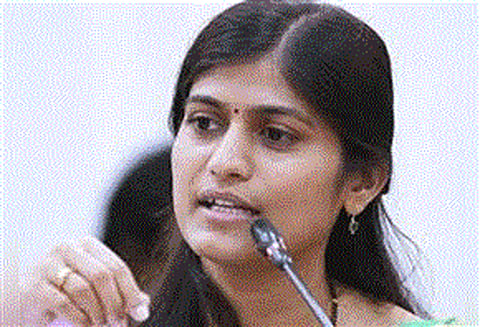 கோடை விடுமுறை நாட்களில் தனியார் பள்ளிகளில் சிறப்பு பயிற்சி வகுப்பு நடத்தினால் கடும் நடவடிக்கை கலெக்டர் ரோகிணி எச்சரிக்கை