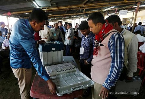 தமிழகத்தில் சில இடங்களில் வாக்குப்பதிவு இயந்திரங்களில் பழுது