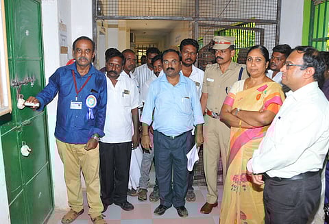 சிதம்பரம் (தனி) நாடாளுமன்ற தொகுதியின் மின்னணு வாக்குப்பதிவு எந்திரங்கள் பூட்டி ‘சீல்’ வைப்பு