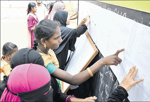 பிளஸ்-2 தேர்வு முடிவுகள்: மாவட்டத்தில் 91.63 சதவீதம் மாணவ, மாணவிகள் தேர்ச்சி