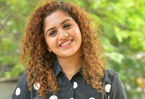 பிரியா வாரியரை முந்திய நூரின்