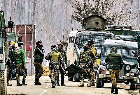 புல்வாமா தாக்குதல் போன்று மற்றுமொரு தாக்குதலை நடத்த தீவிரவாதிகள் திட்டம்- உளவுத்துறை எச்சரிக்கை