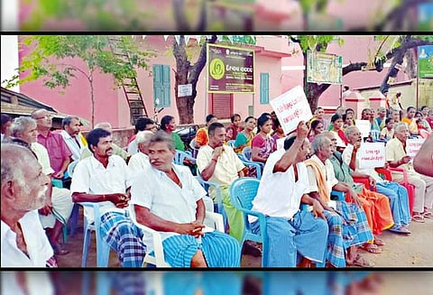 உப்புக்கோட்டை அருகே, டாஸ்மாக் கடை திறப்பதற்கு எதிர்ப்பு தெரிவித்து போராட்டம்
