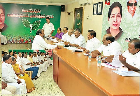 4 சட்டமன்ற தொகுதி இடைத்தேர்தல்: அ.தி.மு.க. வேட்பாளர் பட்டியல் இன்று வெளியாகும் எடப்பாடி பழனிசாமி பேட்டி