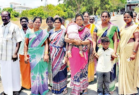 ஆண்டிப்பட்டி அருகே முத்தனம்பட்டியில் 6 மாதமாக குடிநீர் இல்லாமல் பொதுமக்கள் தவிப்பு - மாவட்ட வருவாய் அதிகாரியிடம் புகார்