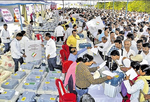 நாடாளுமன்றத்துக்கு 3-ம் கட்ட தேர்தல்: 117 தொகுதிகளில் இன்று வாக்குப்பதிவு