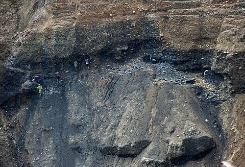 மியான்மர் நாட்டில் சுரங்கத்தில் நிலச்சரிவு; 50க்கும் மேற்பட்டோர் பலி என அச்சம்