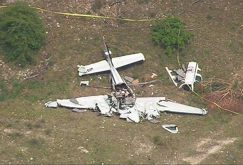 அமெரிக்காவில் விமானம் தரையில் விழுந்து நொறுங்கி 6 பேர் பலி