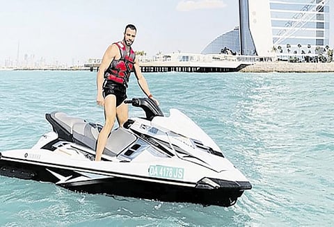 உலகம் சுற்ற சம்பளத்துடன் அழைக்கும் கோடீசுவரர்