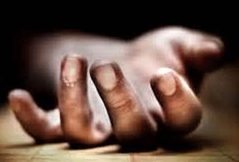 திருவள்ளூர் அருகே மாடி படிக்கட்டில் இருந்து தவறி விழுந்த வாலிபர் சாவு