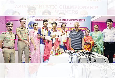 ஆசிய தடகள போட்டியில் தங்கம் வென்ற தமிழக வீராங்கனை கோமதிக்கு ரூ.5 லட்சம் ரொக்கப்பரிசு