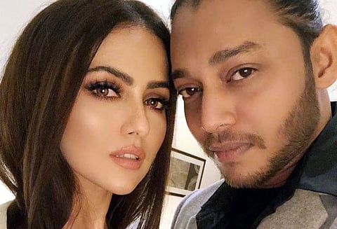 நடன இயக்குனருடன் நடிகை சனாகான் காதல்