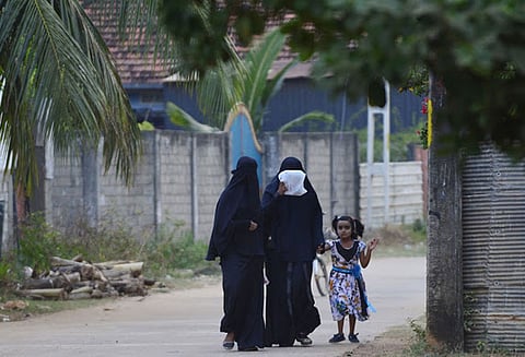 இலங்கையில் பர்கா அணிய தடை: அதிபர் சிறிசேனா உத்தரவு