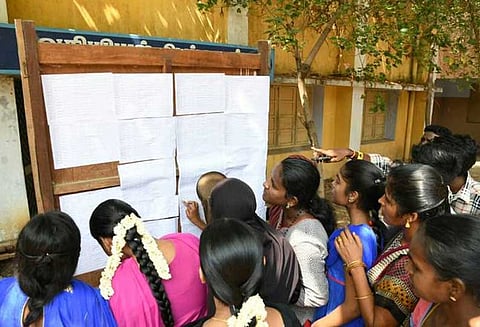 10 -ஆம் வகுப்பு தேர்வு முடிவுகள் வெளியீடு: மாவட்ட வாரியாக தேர்ச்சி விகிதம்