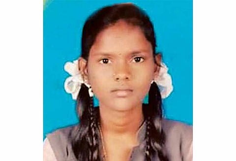 தோல்வி பயத்தில் தற்கொலை செய்த மாணவி 10 வகுப்பு தேர்வில் தேர்ச்சி