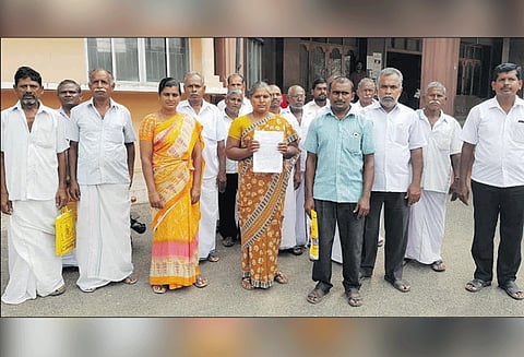 எருமப்பட்டி அருகே தண்ணீர் விற்பனை செய்வதை தடுத்து நிறுத்த வேண்டும் கிராம மக்கள் கோரிக்கை