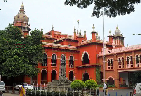 ஆட்டோக்களில் ஜி.பி.எஸ். கருவியுடன் மீட்டர் பொருத்தக்கோரி வழக்கு தமிழக அரசு பதிலளிக்க ஐகோர்ட்டு உத்தரவு