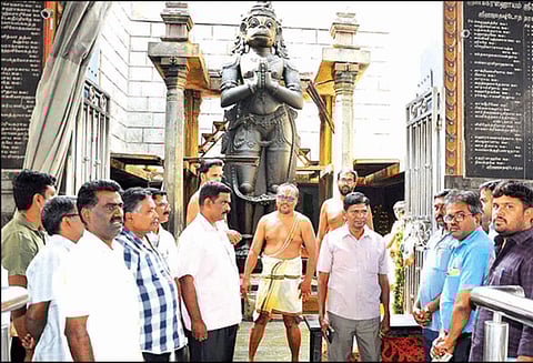 அர்ச்சகர் சாவு எதிரொலி: நாமக்கல் ஆஞ்சநேயர் கோவிலில் இந்து அறநிலையத்துறை அதிகாரிகள் ஆய்வு பாதுகாப்பை மேம்படுத்த முடிவு