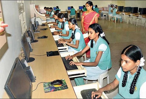 மாவட்டம் முழுவதும் பிளஸ்-2 மாணவர்களுக்கு செய்முறை தேர்வு