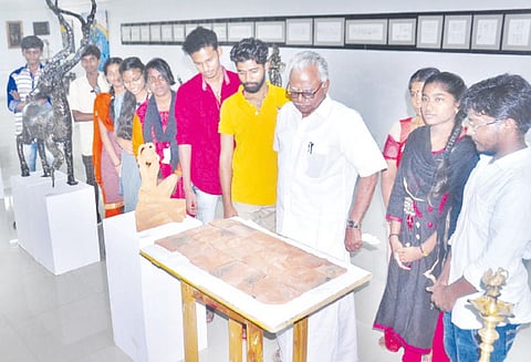 முதல்-அமைச்சர்களுக்கு, மம்தா பானர்ஜி எடுத்துக்காட்டாக திகழ்கிறார் மணியரசன் பேட்டி