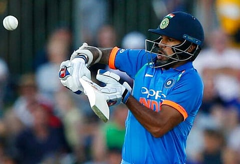 நியூசிலாந்துக்கு எதிரான முதல் 20 ஓவர் கிரிக்கெட்: இந்திய அணி 4 விக்கெட் இழந்து தள்ளாடி வருகிறது