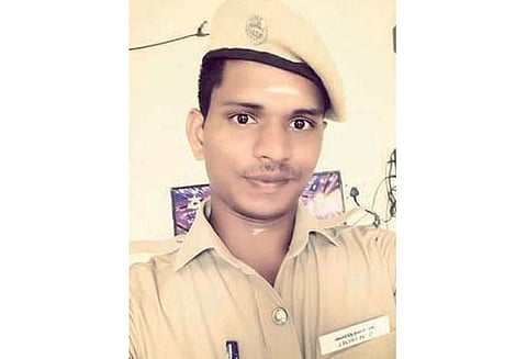 பெண் வார்டர் தற்கொலை வழக்கு: கைதான சிறை வார்டர் பணியிடை நீக்கம் தலைமறைவான 2 பேரை பிடிக்க தனிப்படையினர் தீவிரம்