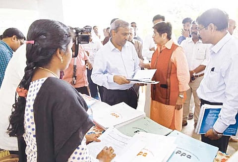 நகரமைப்பு குழுமத்தின் சேவைகளை பொதுமக்கள் வீட்டில் இருந்தபடி பெற நடவடிக்கை எடுங்கள் கவர்னர் கிரண்பெடி அறிவுறுத்தல்