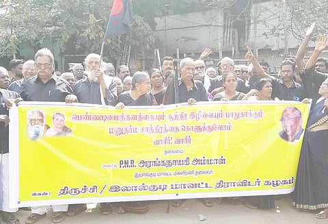 திருச்சியில் மனு தர்ம சாசன நகலை எரிக்க முயற்சி திராவிடர் கழகத்தினர் 67 பேர் கைது