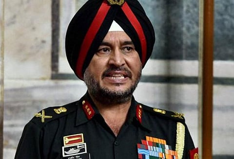 காஷ்மீர் இளைஞர்களை பயங்கரவாதம் நோக்கி இழுக்க பாகிஸ்தான் சமூக வலைதளங்களை பயன்படுத்துகிறது: ராணுவம்