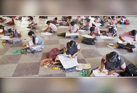 நாமக்கல்லில் பள்ளி மாணவ, மாணவிகளுக்கு சுற்றுச்சூழல் விழிப்புணர்வு போட்டி 300 பேர் பங்கேற்பு