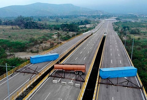 வெனிசூலா எல்லையை மூடிய அதிபர்: வெளிநாட்டு உதவி பொருட்கள் கிடைக்காமல் மக்கள் அவதி