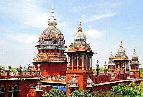 உண்மை குற்றவாளிகளை கண்டறிய அடையாள அணிவகுப்பு நடத்தவேண்டும் போலீசாருக்கு, ஐகோர்ட்டு உத்தரவு