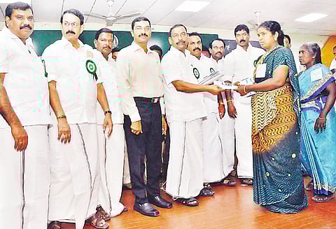 நாகையில் 3 ஆயிரம் பெண்களுக்கு தாலிக்கு தங்கம்-திருமண உதவித்தொகை அமைச்சர் ஓ.எஸ்.மணியன் வழங்கினார்