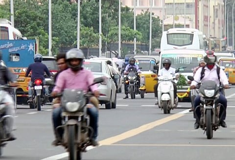 வாகன ஓட்டிகள் சாலை விதிகளை முறையாக கடைபிடிக்க வேண்டும் போலீஸ் சூப்பிரண்டு பேச்சு