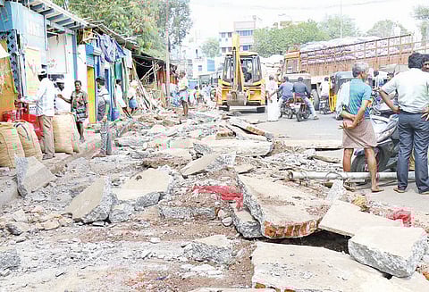 காந்தி மார்க்கெட் பகுதியில் ஆக்கிரமிப்புகள் அகற்றம்