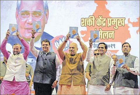 மராட்டியத்தில் 48 நாடாளுமன்ற தொகுதிகளிலும் பா.ஜனதா தனித்து போட்டியிட தயார் முதல்-மந்திரி பட்னாவிஸ் பரபரப்பு பேச்சு