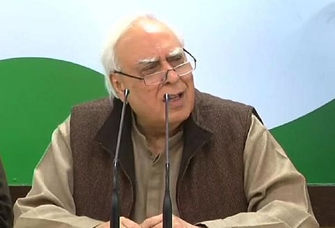 ரபேல் விமான பேரத்தை தணிக்கை செய்வதில் இருந்து விலக வேண்டும் - அதிகாரிக்கு காங்கிரஸ் நெருக்கடி