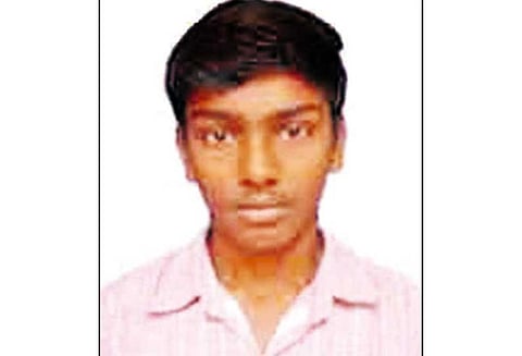 கடையநல்லூர் அருகே பரிதாபம் லாரி- மொபட் மோதல், பள்ளிக்கூட மாணவர் பலி