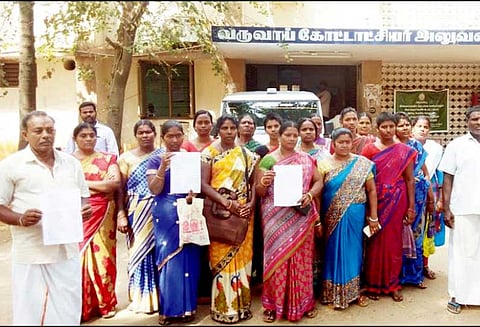 வீட்டுமனை பட்டா வழங்க கோரி விருத்தாசலம் சப்-கலெக்டர் அலுவலகத்தை பொதுமக்கள் முற்றுகை
