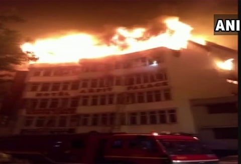 டெல்லி ஓட்டலில் பயங்கர தீ விபத்து: 9 பேர் பலி