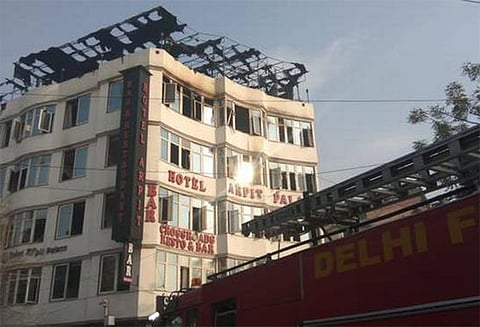 டெல்லி நட்சத்திர ஓட்டலில் ஏற்பட்ட தீ விபத்தில் தமிழகத்தை சேர்ந்த இருவர் உயிரிழப்பு