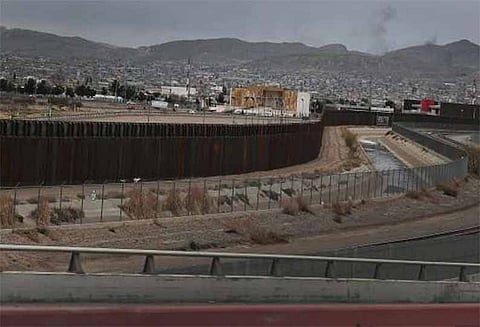 அமெரிக்கா-மெக்சிகோ எல்லைச்சுவர் பிரச்சினை: அரசுத்துறைகள் முடக்கத்தை தவிர்க்க புதிய உடன்பாடு