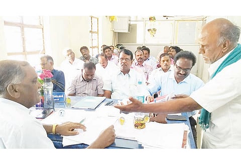 பதிவு செய்து 18 ஆண்டுகளுக்கும் மேல் காத்திருக்கும் விவசாயிகளுக்கு மின் இணைப்பு வழங்க வலியுறுத்தல்