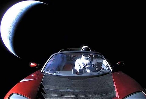 விண்வெளிக்கு அனுப்பிய டெஸ்லா ரோட்ஸ்டர் கார் காஸ்மிக் கதிர்களால் பாதிப்பு