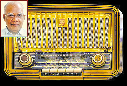 மக்கள் மனம் கவர்ந்த வானொலி...!