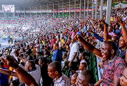 நைஜீரிய அதிபர் கலந்துகொண்ட தேர்தல் பேரணியில் நெரிசல்; 14 பேர் பலி