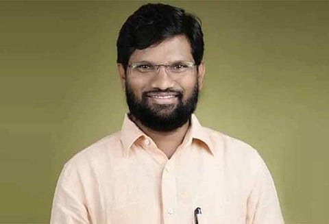 மராட்டிய மாநிலத்தில் எம்.எல்.ஏ. பிறந்தநாள் விழாவில் மனைவி-காதலி மோதல்