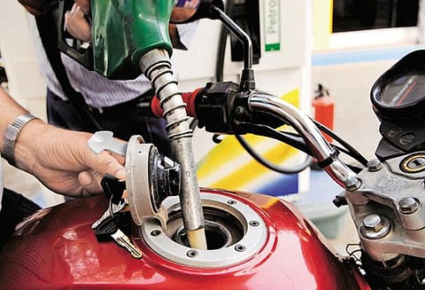 பெட்ரோல் விலை லிட்டருக்கு 6 காசுகள் உயர்வு, டீசல் விலையும் உயர்ந்தது