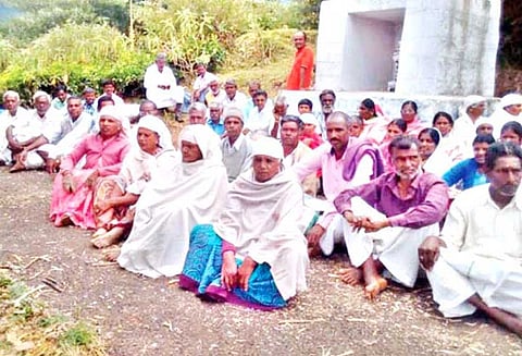 மதுக்கடை திறக்க எதிர்ப்பு தெரிவித்து பொதுமக்கள் காத்திருப்பு போராட்டம்